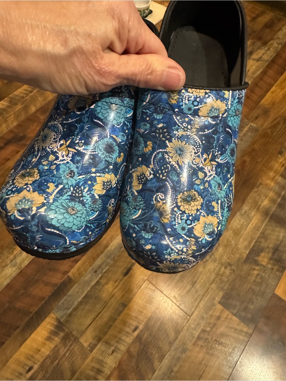 Swedish-Flag Floral Blue Patent Leather Clogs - Women's Mules